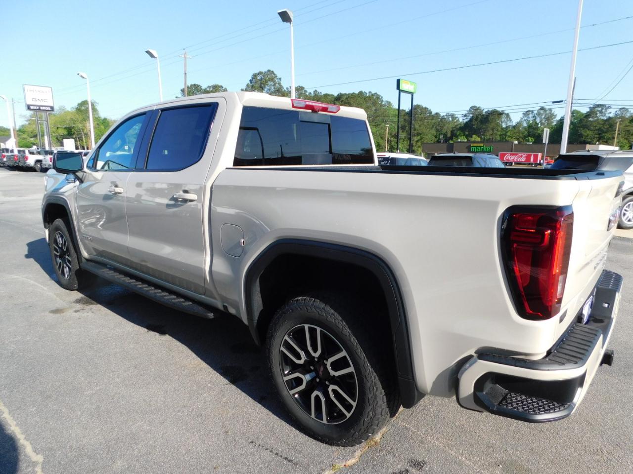 GMC Sierra 1500 4WD Crew Cab 147" AT4 2026