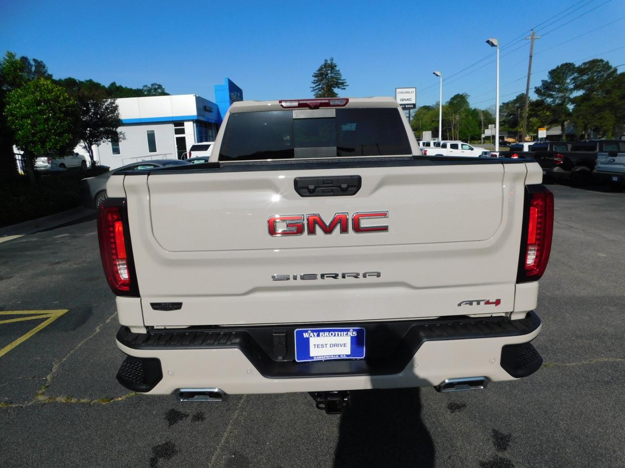 GMC Sierra 1500 4WD Crew Cab 147" AT4 2026