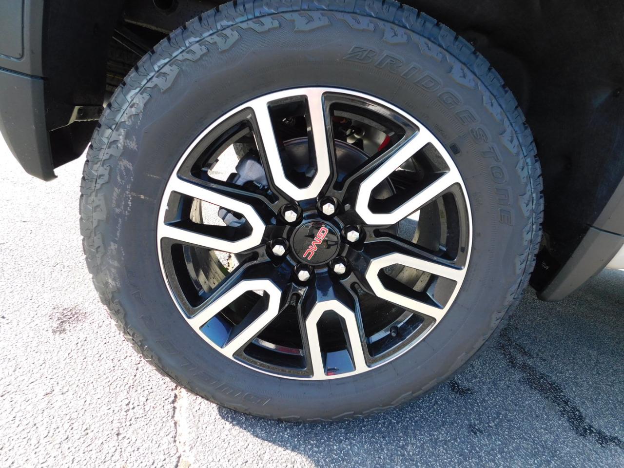 GMC Sierra 1500 4WD Crew Cab 147" AT4 2026