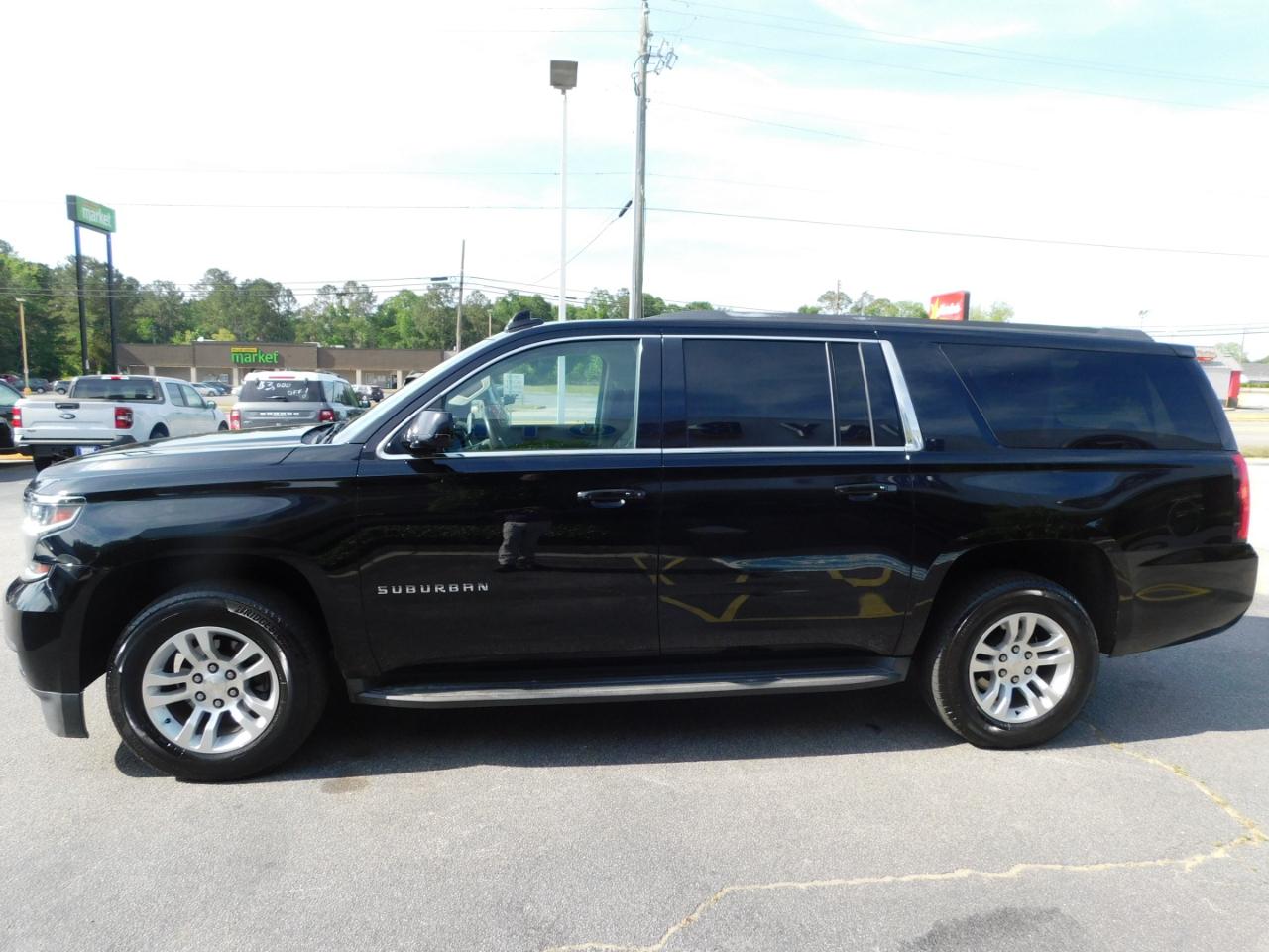 Chevrolet Suburban 2WD 4dr 1500 LT 2018