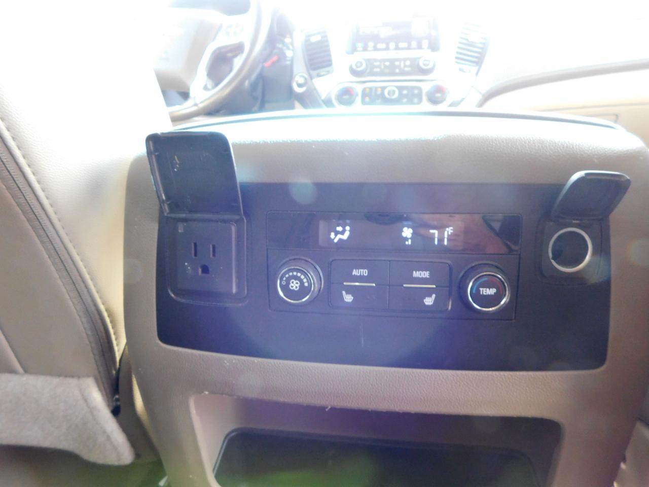 Chevrolet Suburban 2WD 4dr 1500 LT 2018