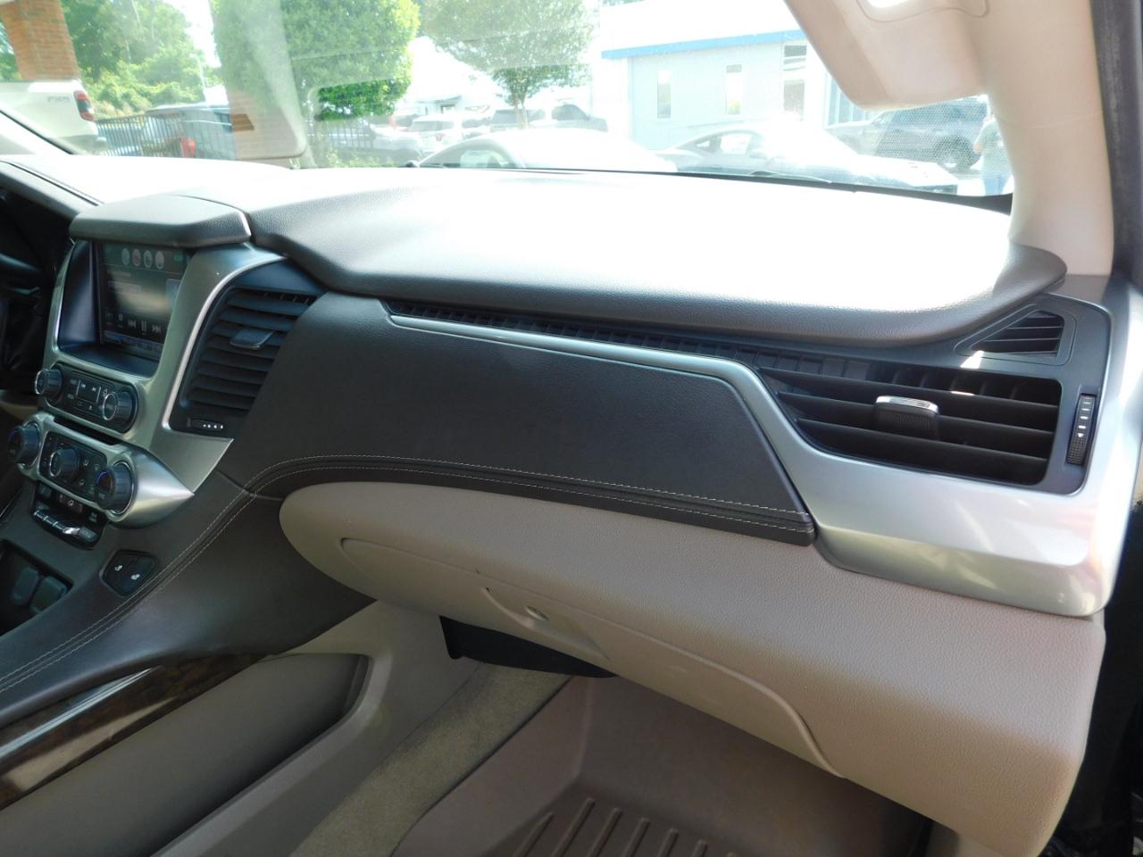 Chevrolet Suburban 2WD 4dr 1500 LT 2018