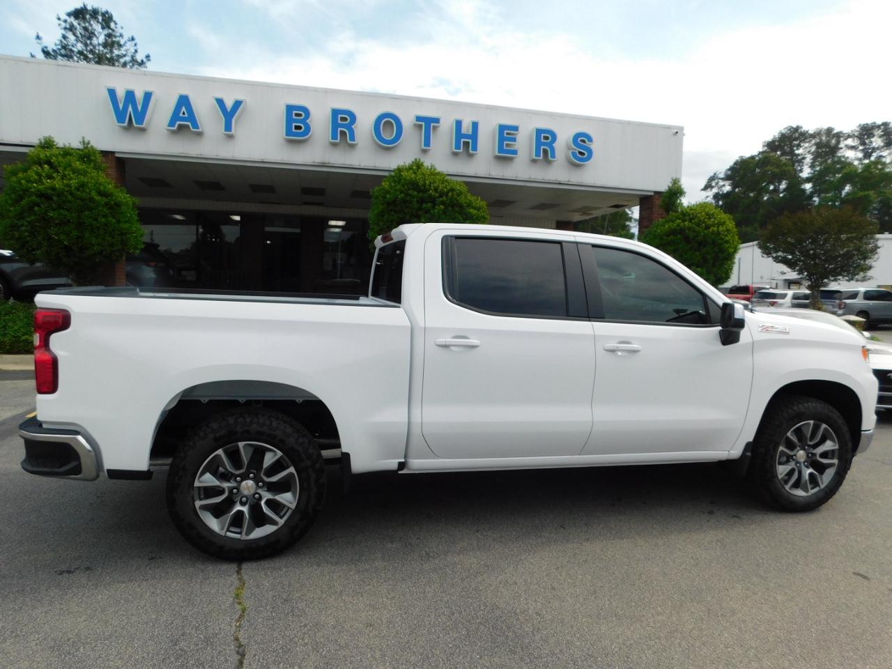 2026 Chevrolet Silverado 1500 4WD CREW CAB 147" LT W/1L