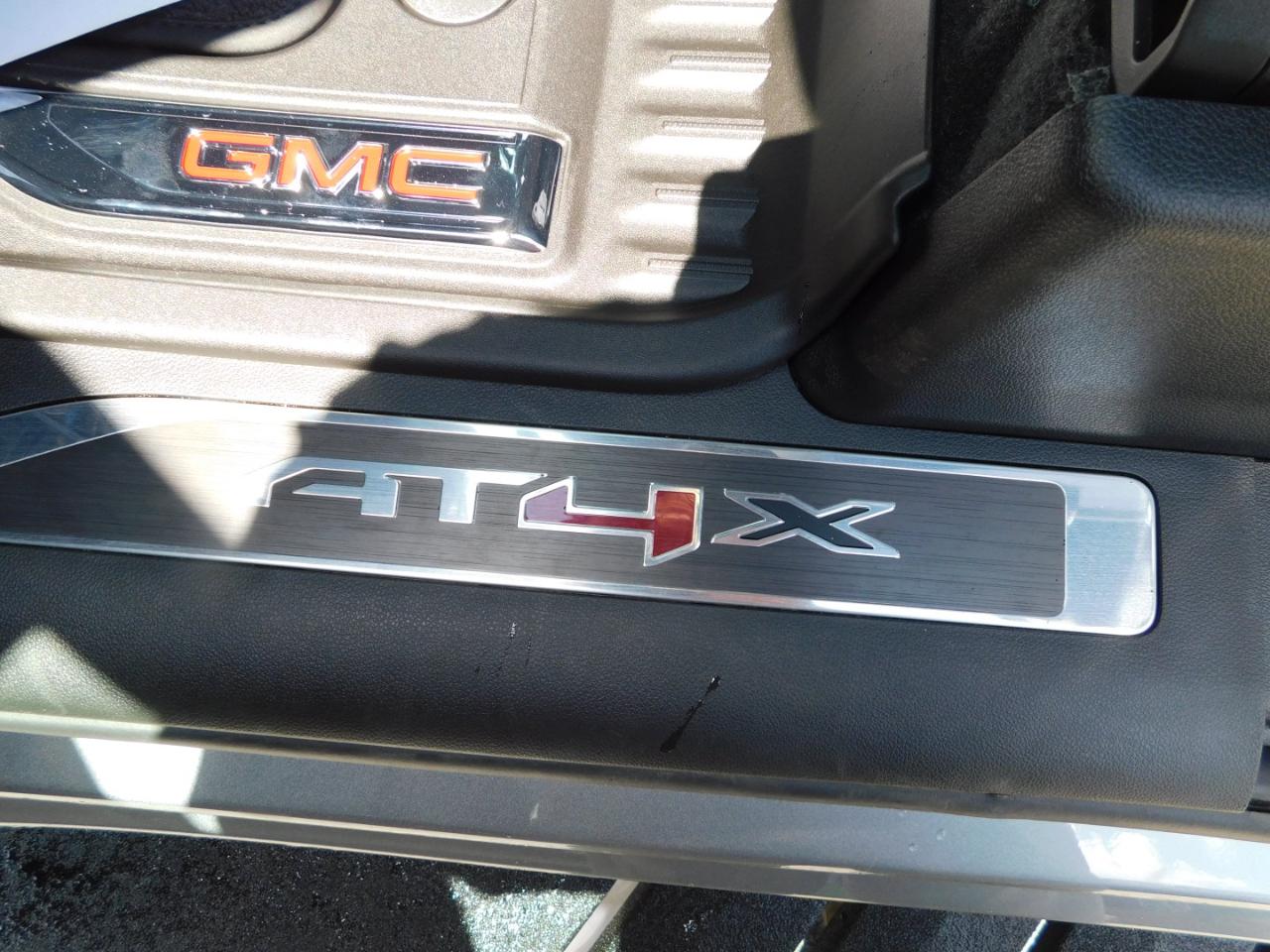 GMC Sierra 1500 4WD Crew Cab 147" AT4X 2026