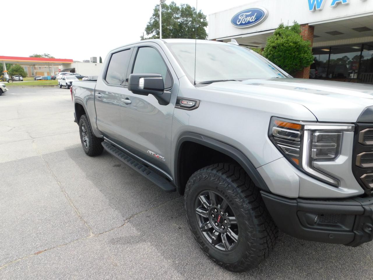 GMC Sierra 1500 4WD Crew Cab 147" AT4X 2026