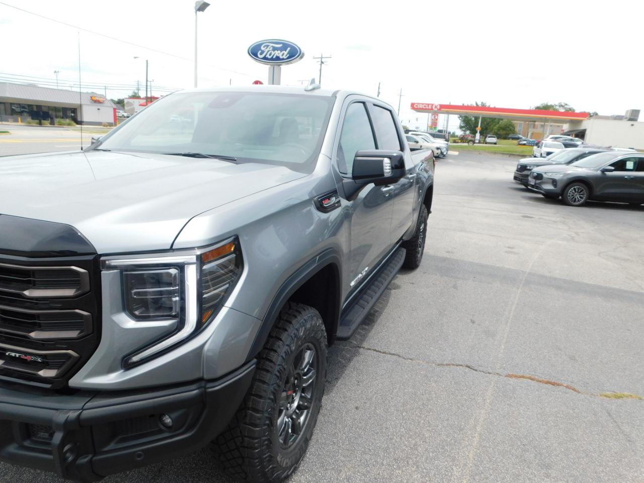 GMC Sierra 1500 4WD Crew Cab 147" AT4X 2026