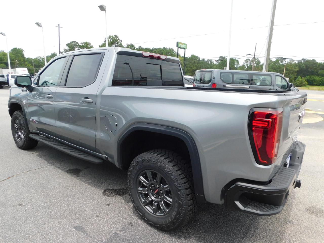GMC Sierra 1500 4WD Crew Cab 147" AT4X 2026