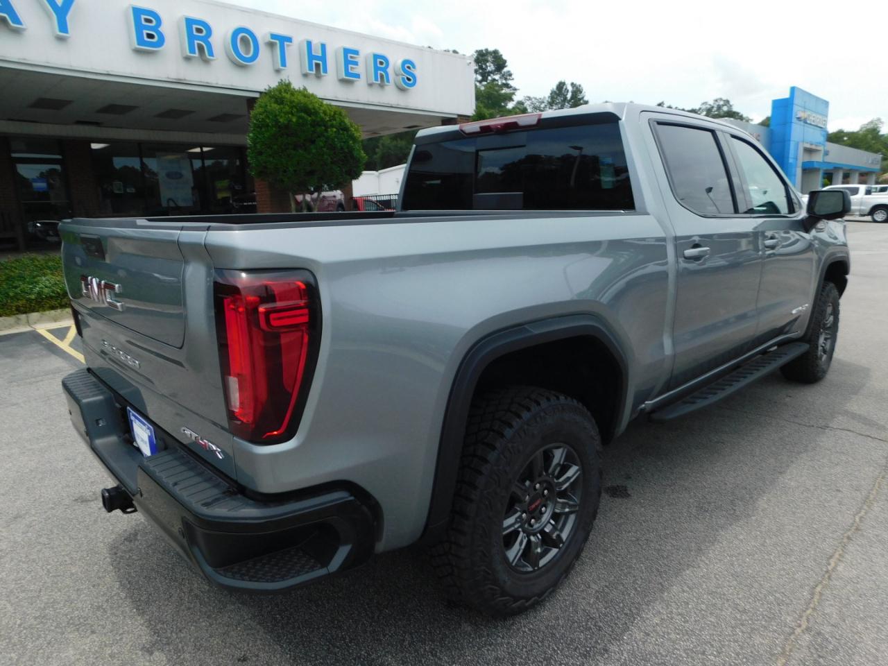 GMC Sierra 1500 4WD Crew Cab 147" AT4X 2026