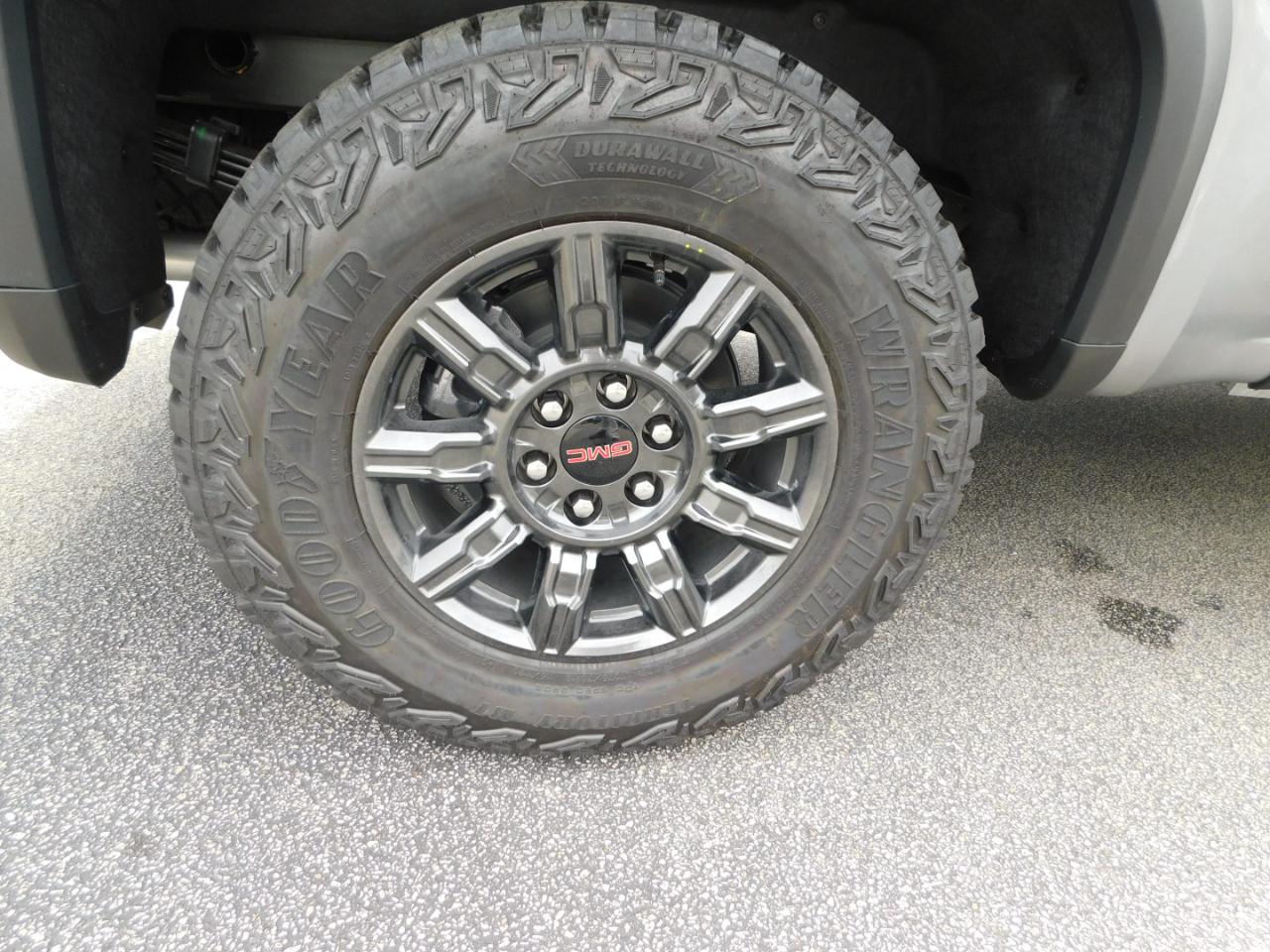 GMC Sierra 1500 4WD Crew Cab 147" AT4X 2026