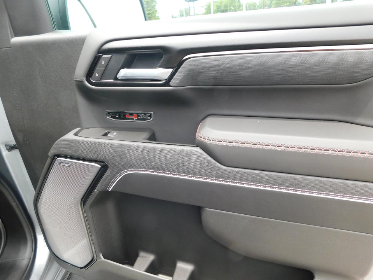GMC Sierra 1500 4WD Crew Cab 147" AT4X 2026