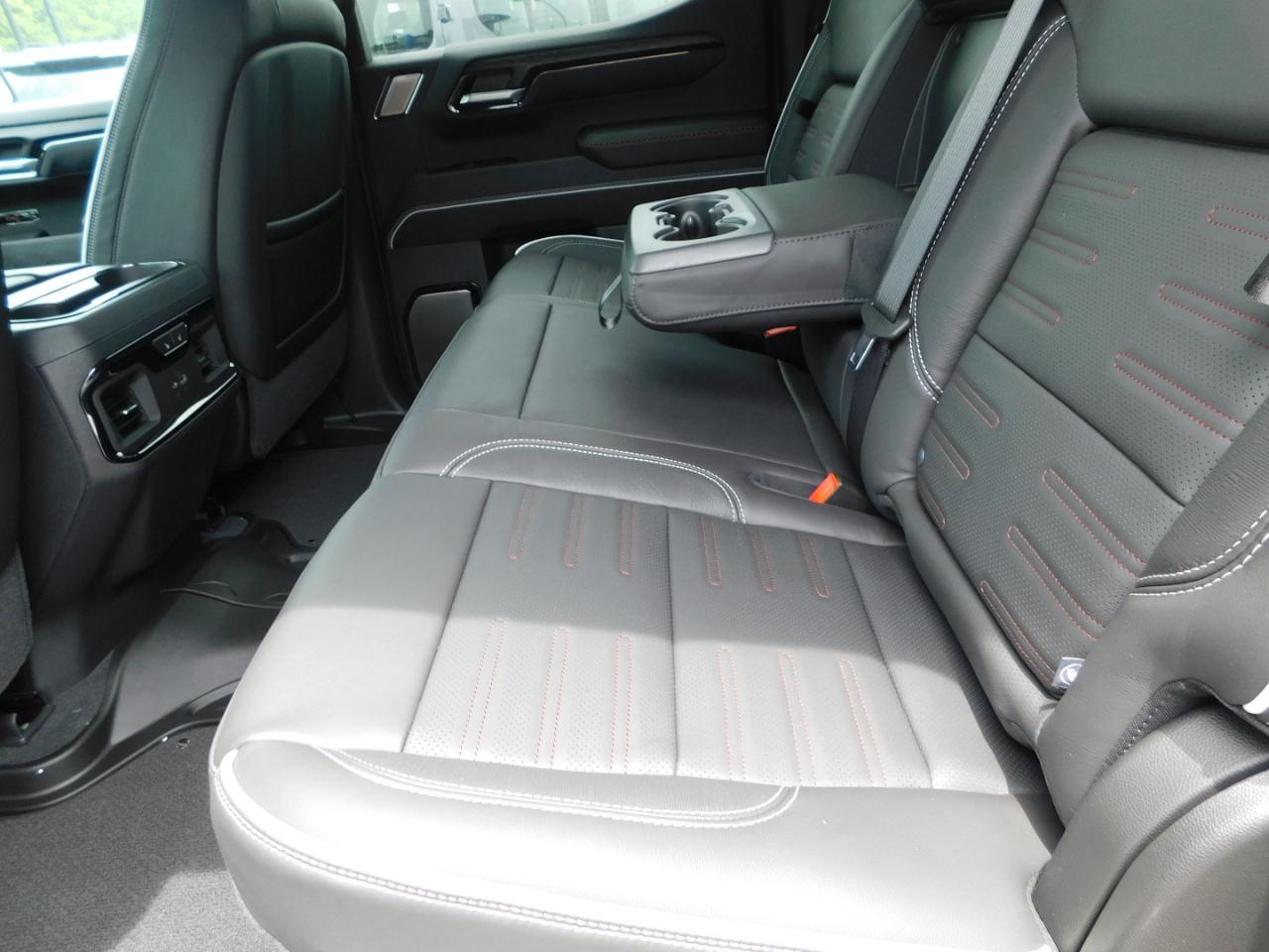 GMC Sierra 1500 4WD Crew Cab 147" AT4X 2026