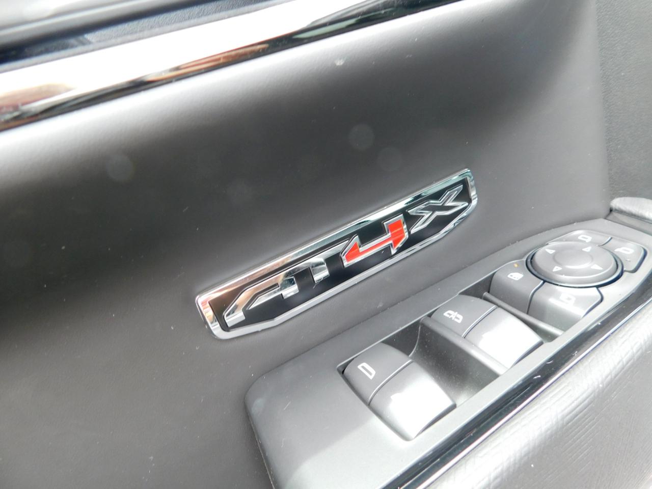 GMC Sierra 1500 4WD Crew Cab 147" AT4X 2026