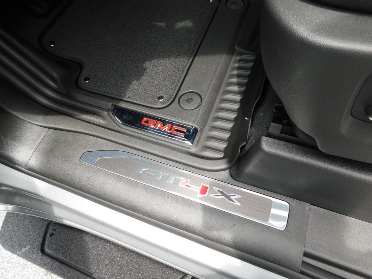 GMC Sierra 1500 4WD Crew Cab 147" AT4X 2026