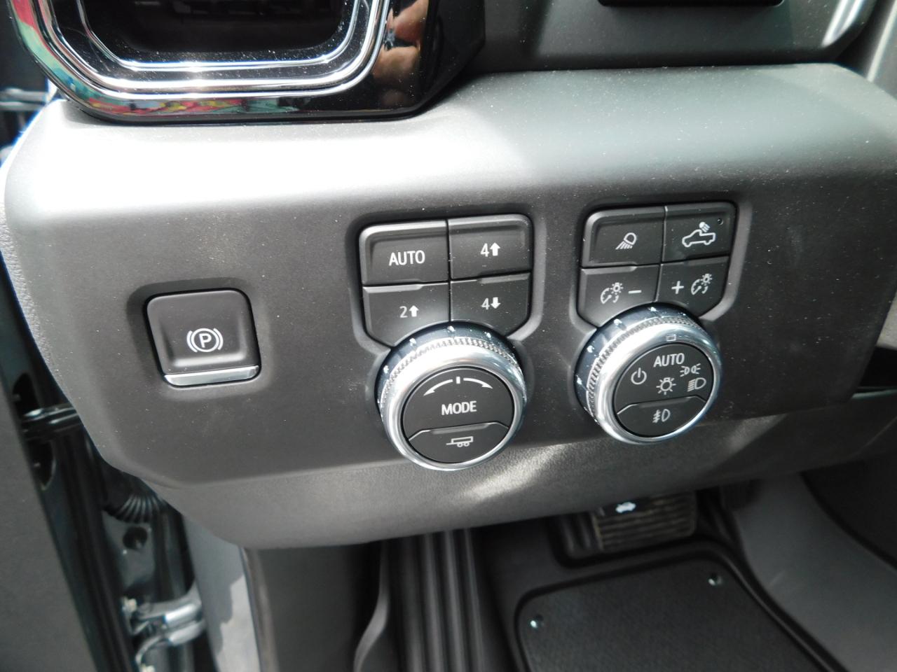 GMC Sierra 1500 4WD Crew Cab 147" AT4X 2026
