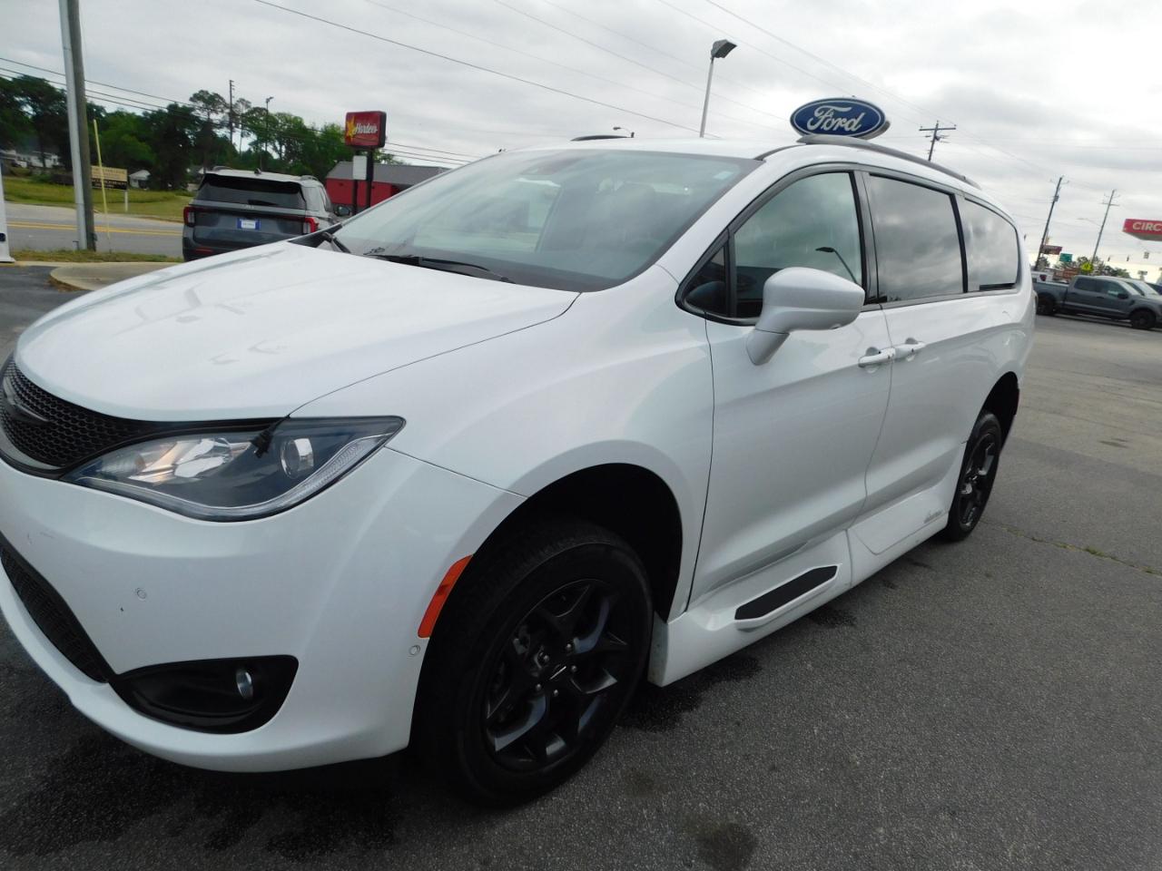 Chrysler Pacifica Touring L Plus FWD 2019