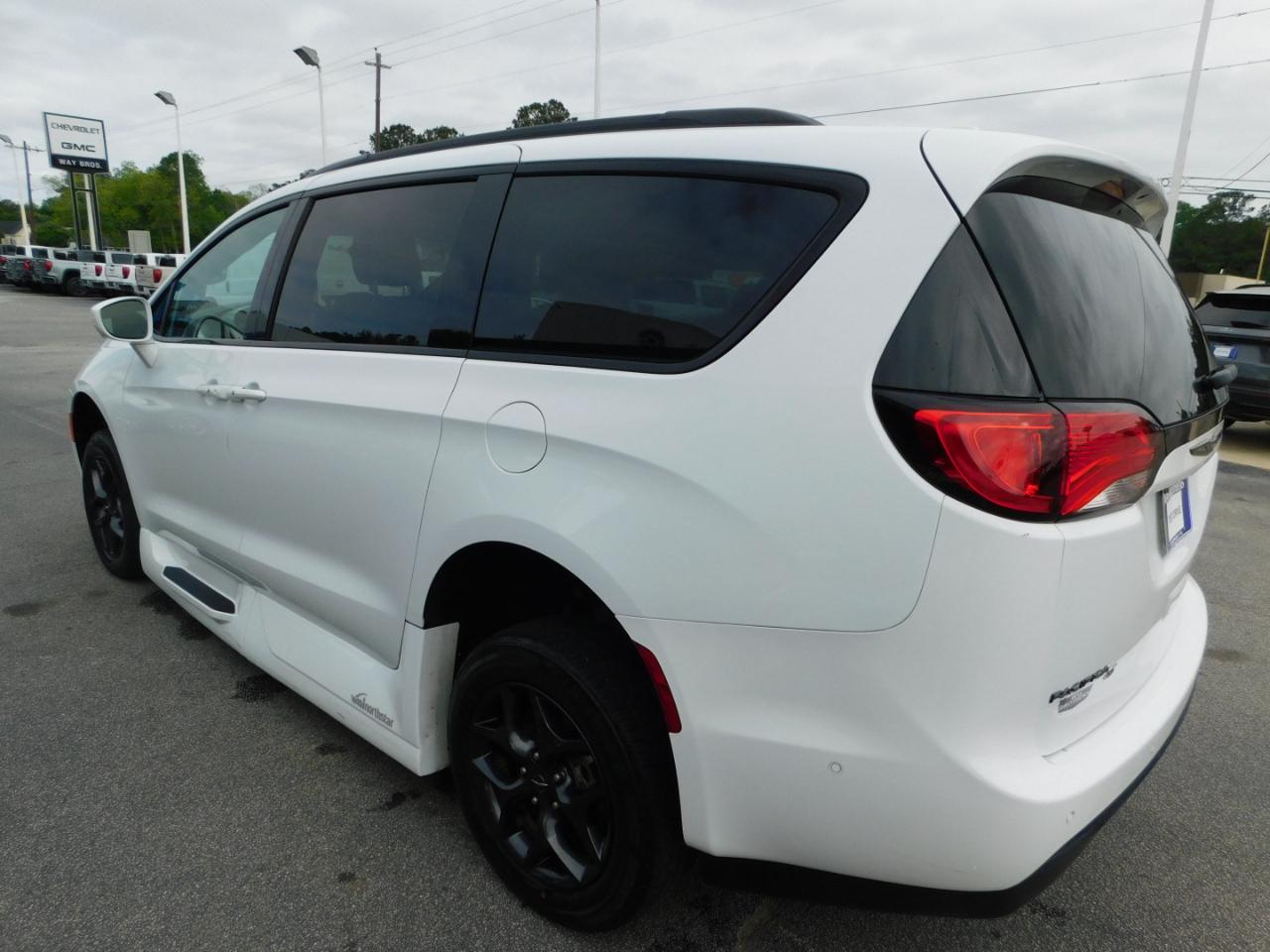 Chrysler Pacifica Touring L Plus FWD 2019