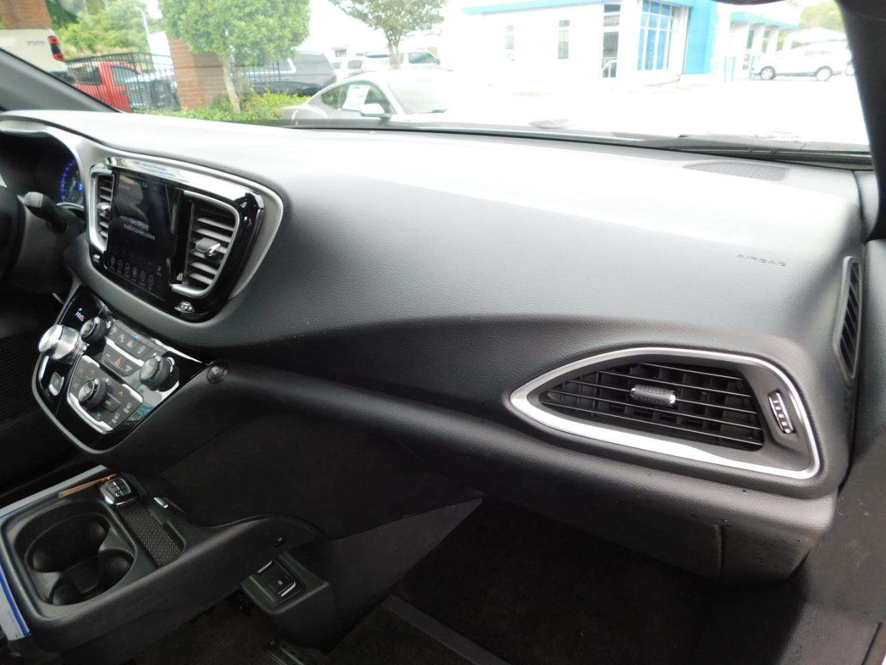 Chrysler Pacifica Touring L Plus FWD 2019