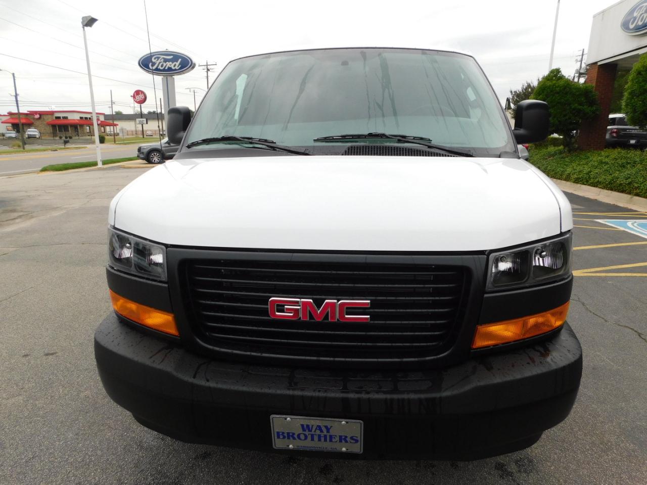 GMC Savana Cargo Van RWD 2500 135" 2026