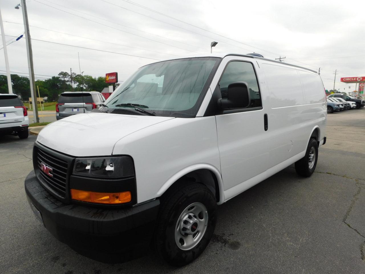 GMC Savana Cargo Van RWD 2500 135" 2026