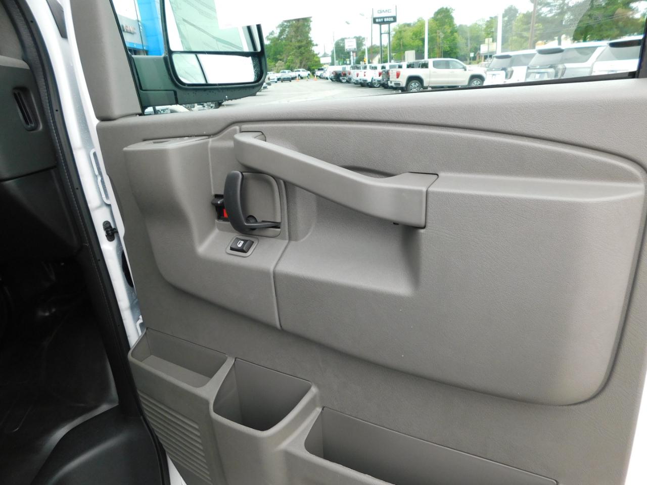 GMC Savana Cargo Van RWD 2500 135" 2026