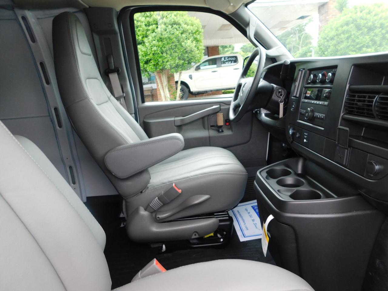 GMC Savana Cargo Van RWD 2500 135" 2026