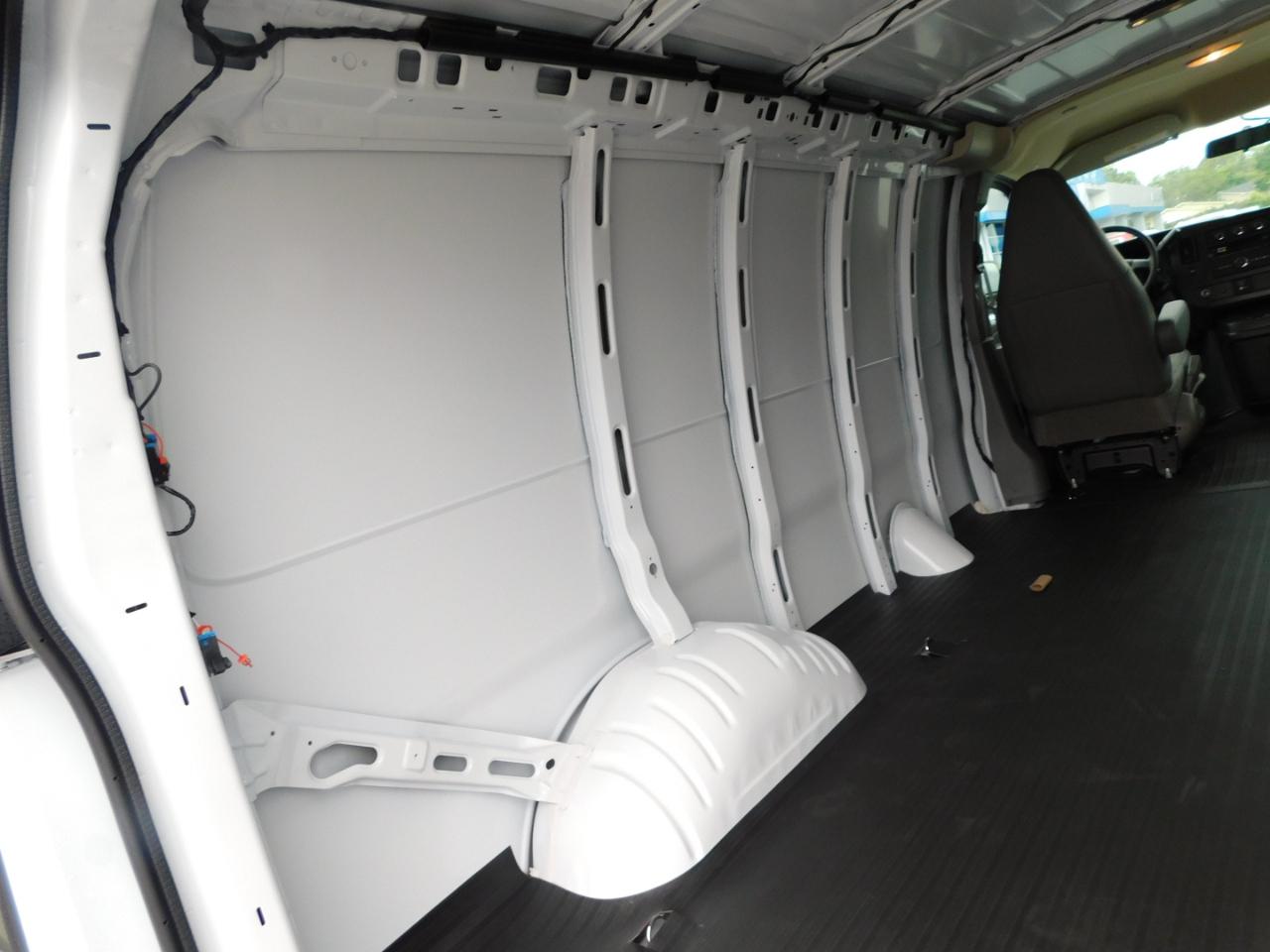 GMC Savana Cargo Van RWD 2500 135" 2026