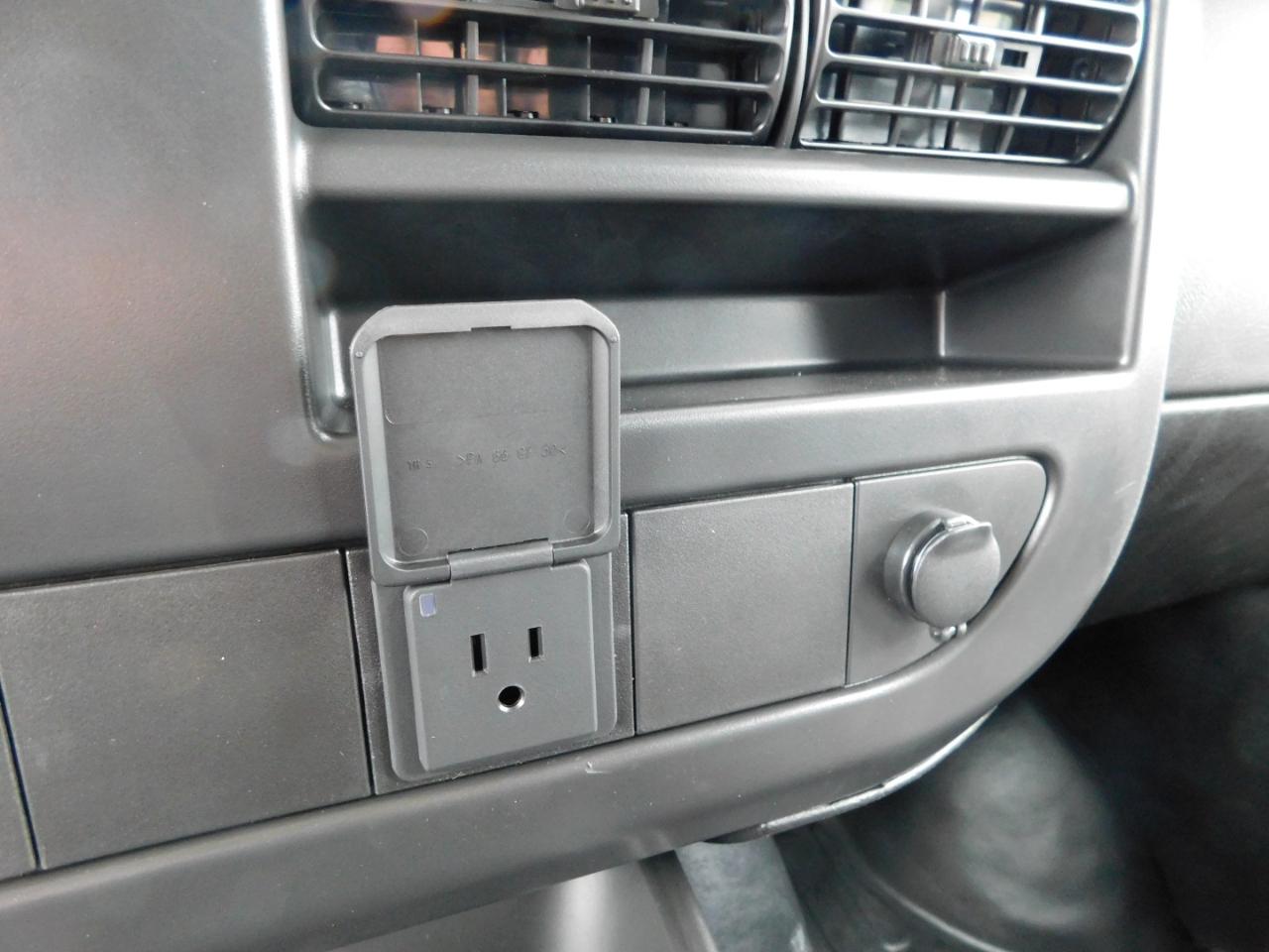 GMC Savana Cargo Van RWD 2500 135" 2026