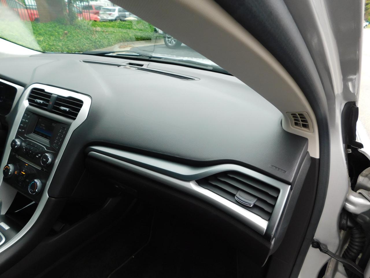 Ford Fusion 4dr Sdn SE FWD 2016