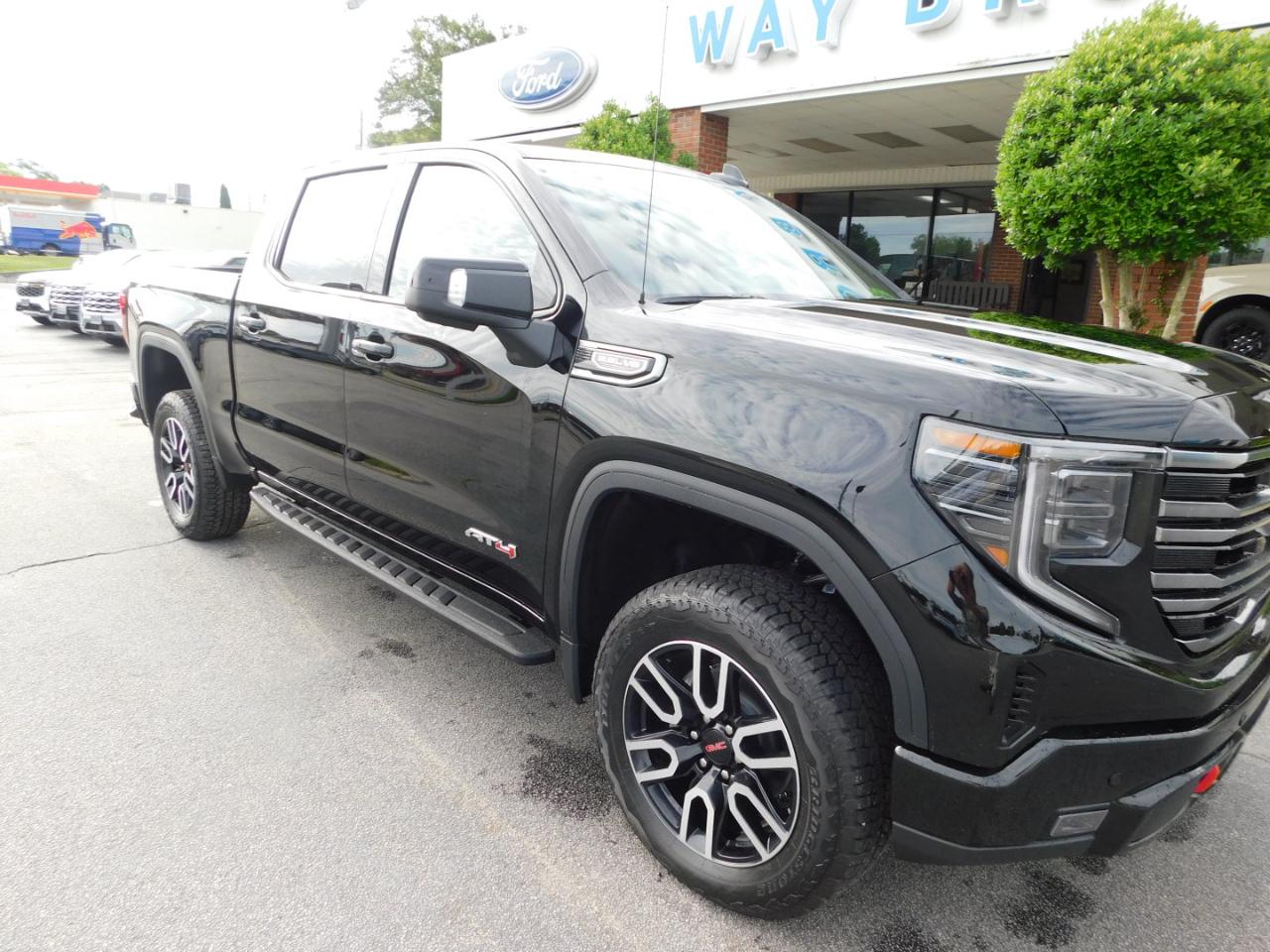 GMC Sierra 1500 4WD Crew Cab 147" AT4 2026