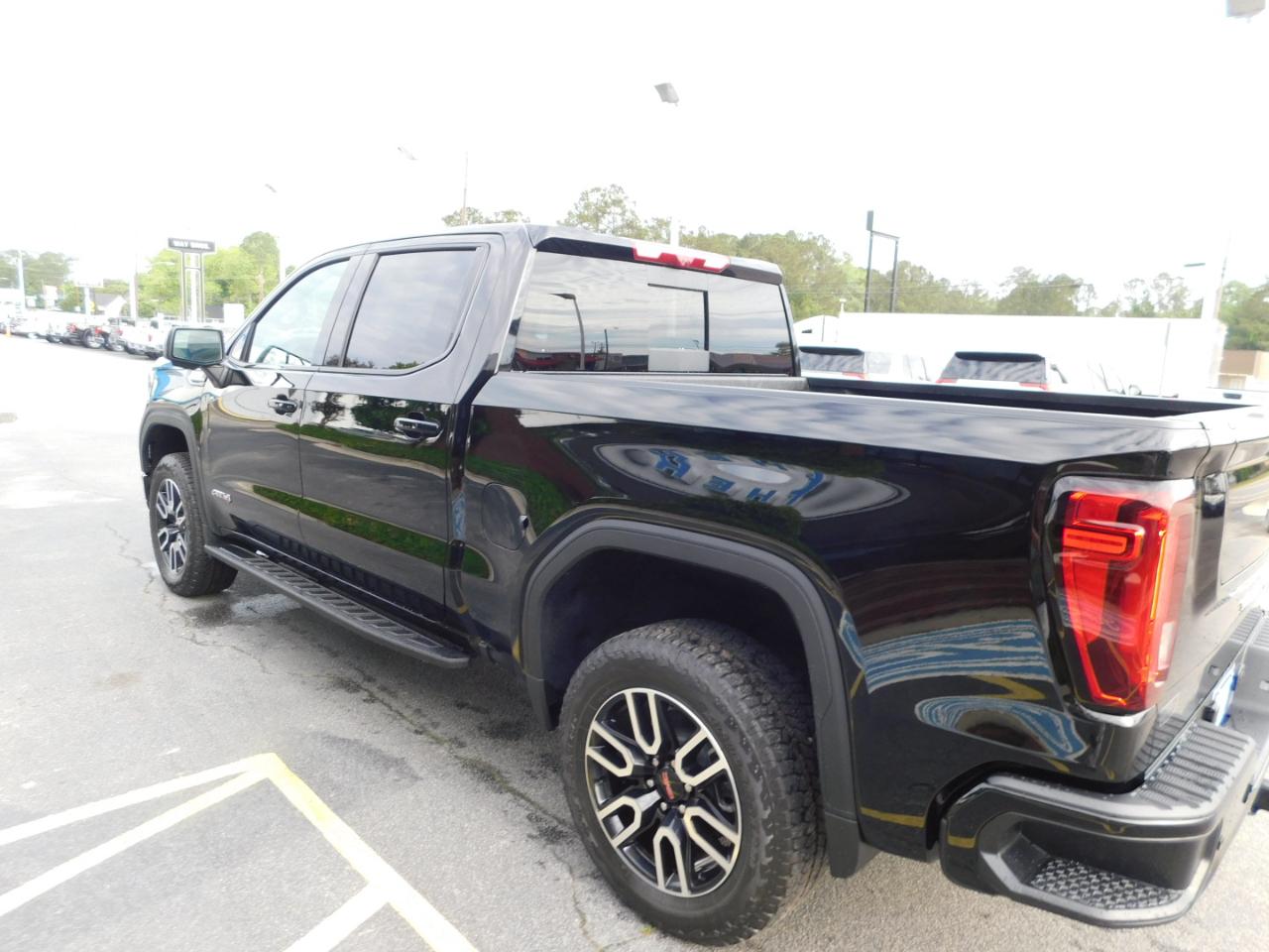 GMC Sierra 1500 4WD Crew Cab 147" AT4 2026
