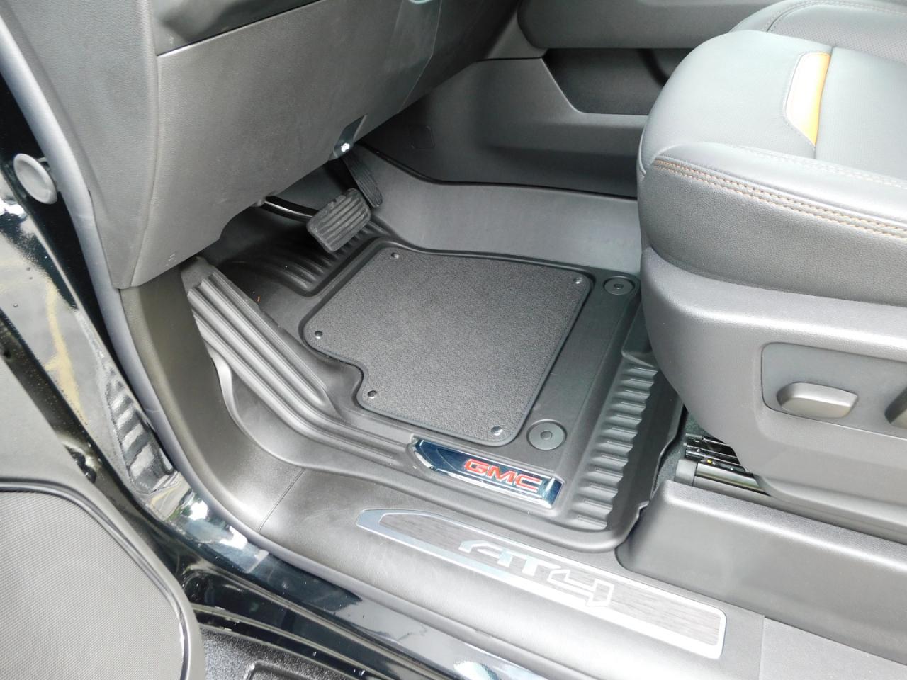 GMC Sierra 1500 4WD Crew Cab 147" AT4 2026