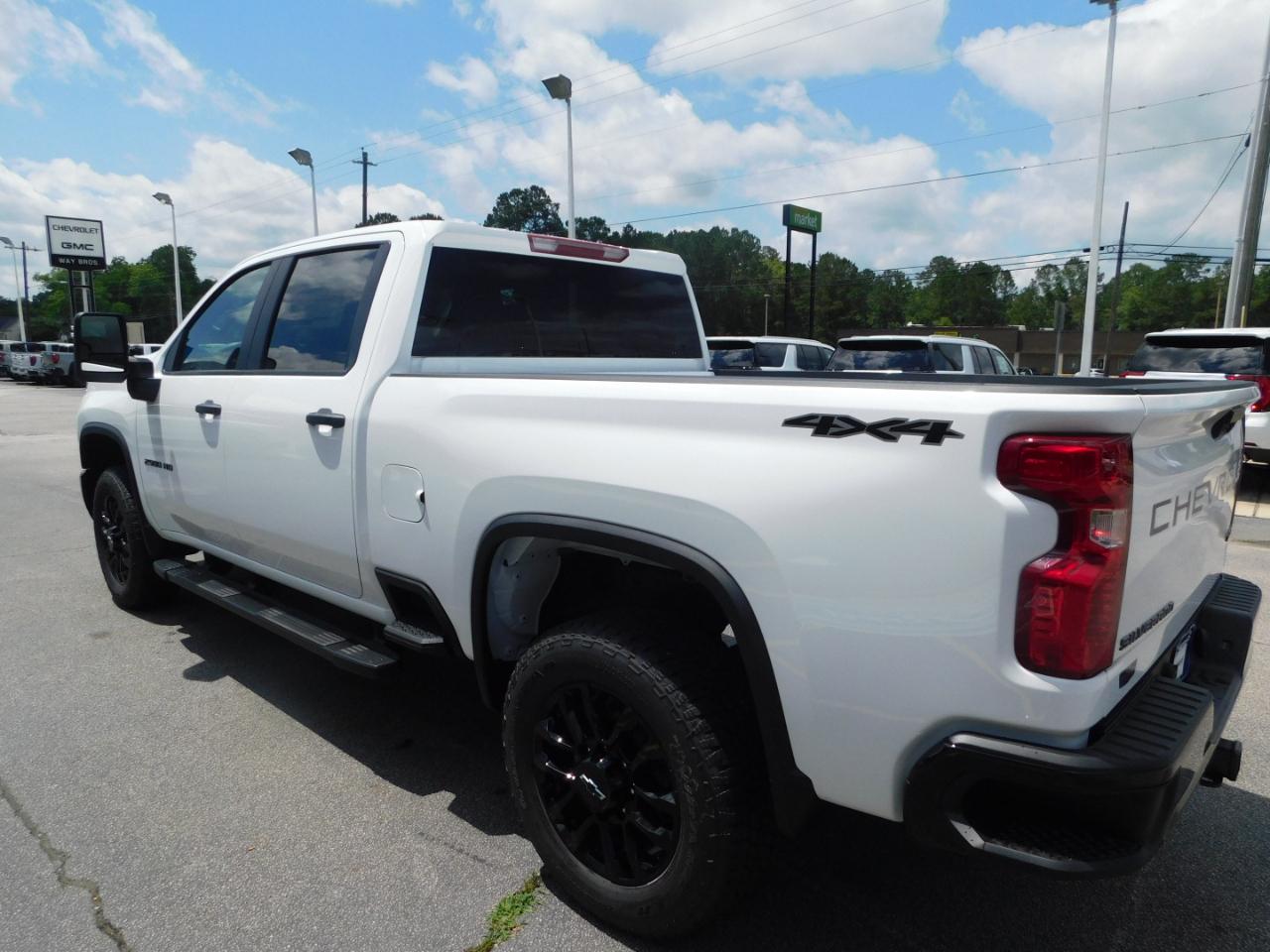 Chevrolet Silverado 2500HD 4WD Crew Cab 159" Custom 2026