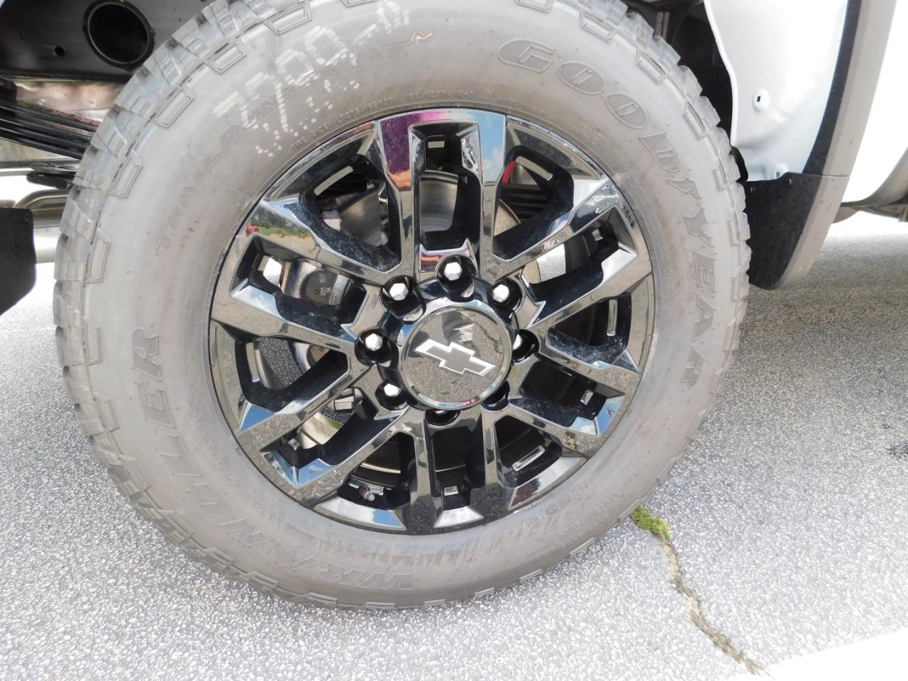Chevrolet Silverado 2500HD 4WD Crew Cab 159" Custom 2026