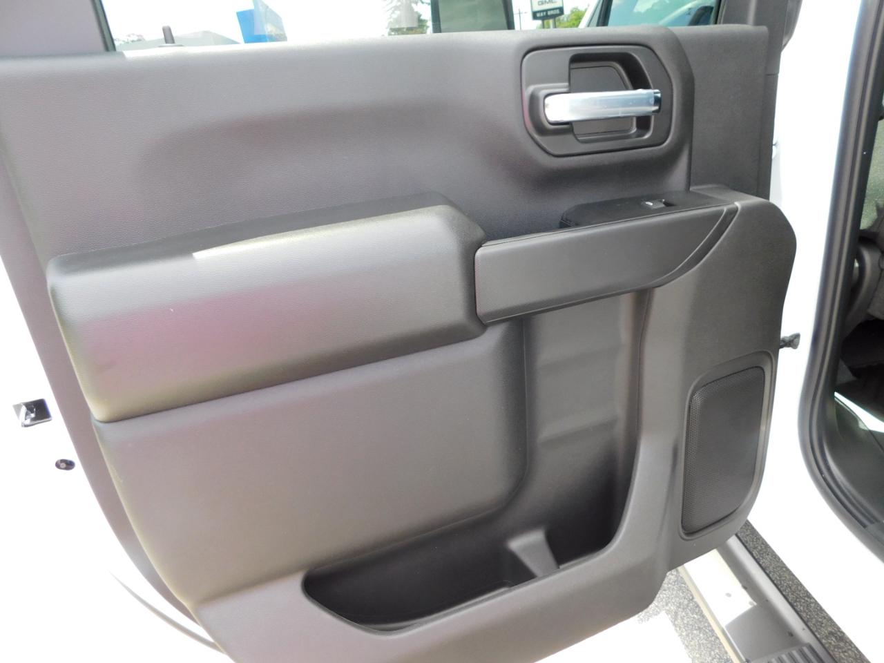 Chevrolet Silverado 2500HD 4WD Crew Cab 159" Custom 2026