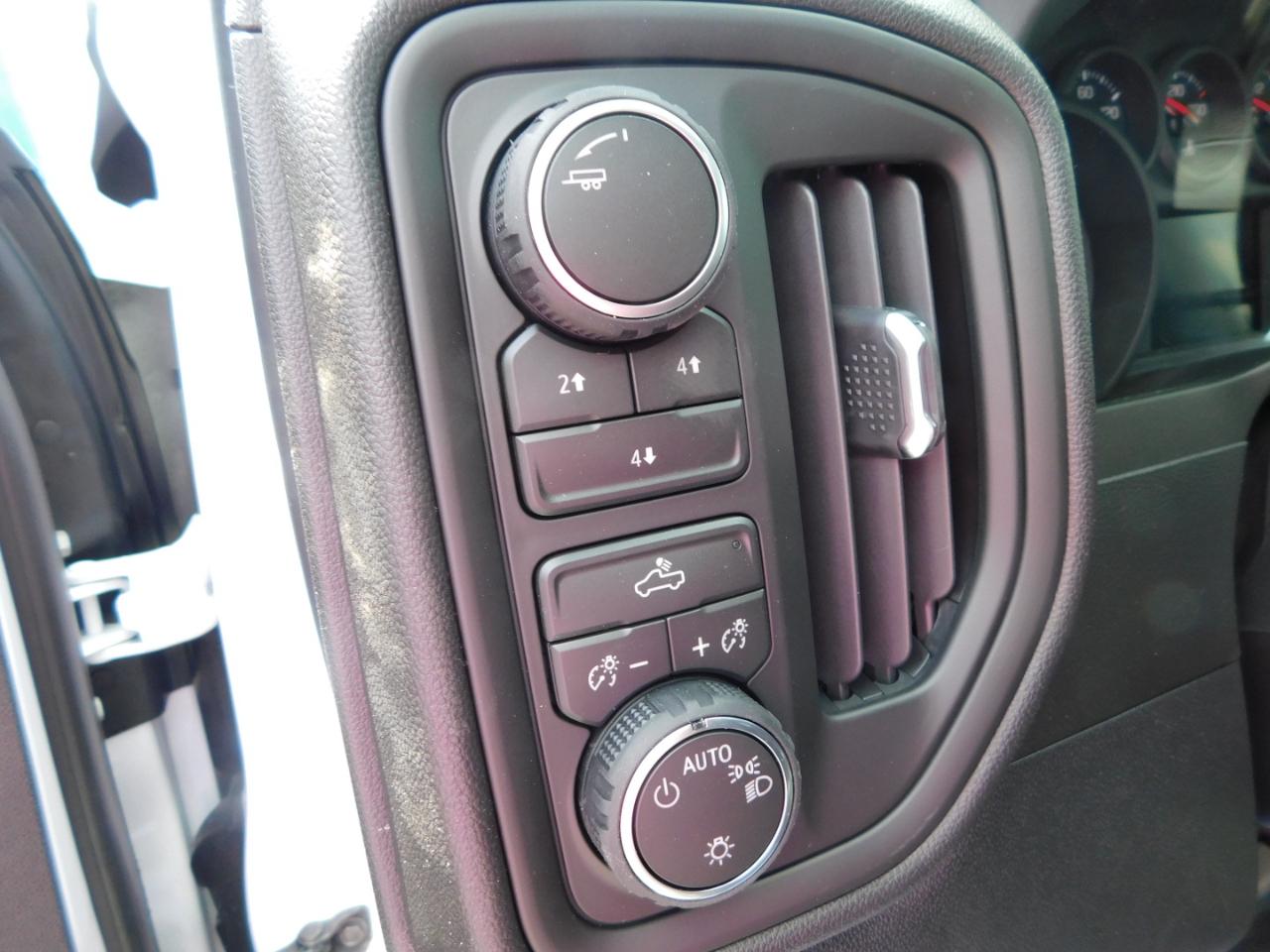 Chevrolet Silverado 2500HD 4WD Crew Cab 159" Custom 2026