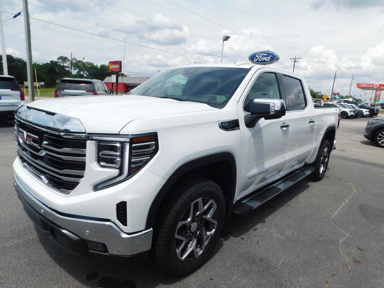 GMC Sierra 1500 4WD Crew Cab 147" SLT 2026