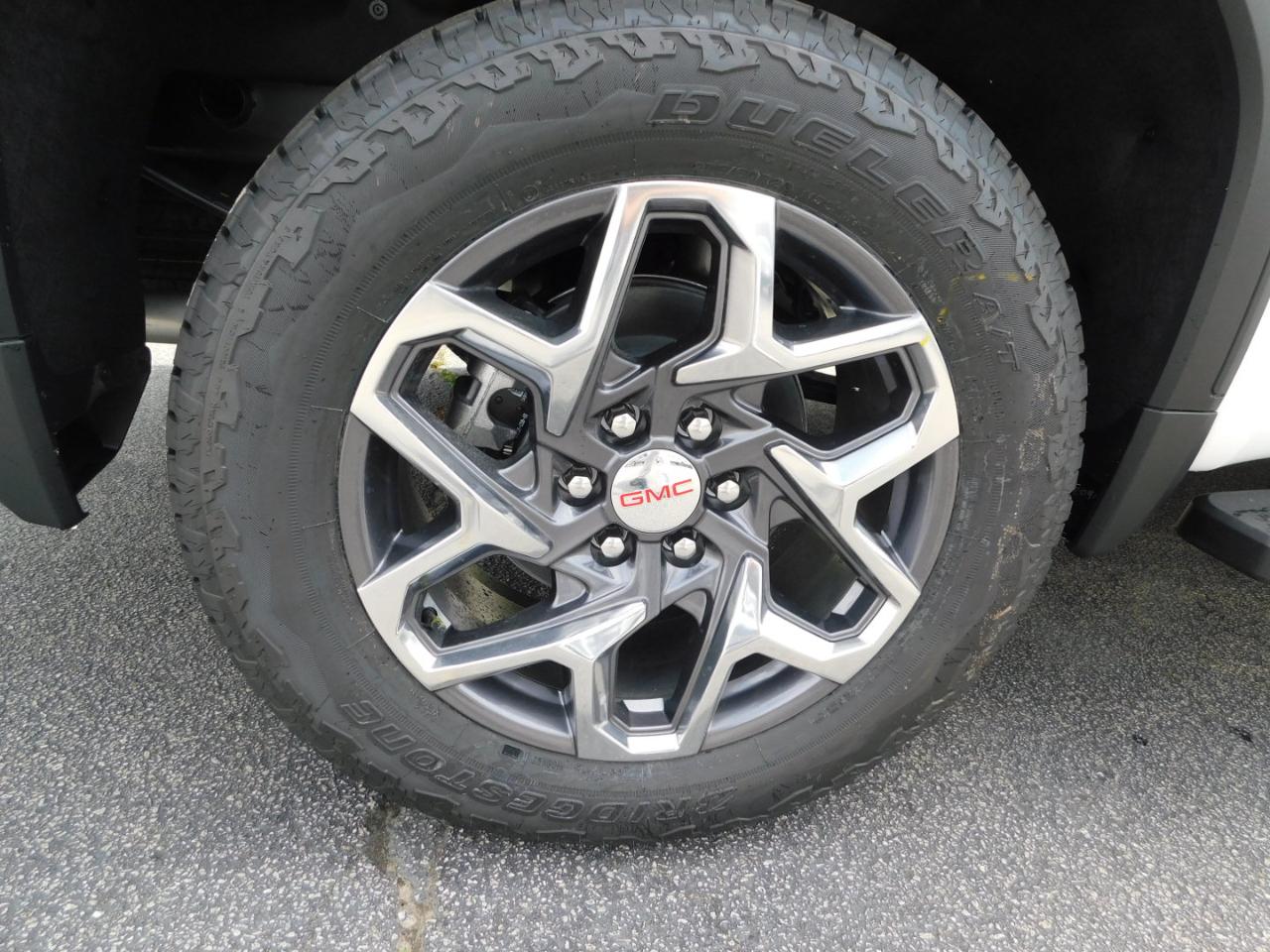 GMC Sierra 1500 4WD Crew Cab 147" SLT 2026