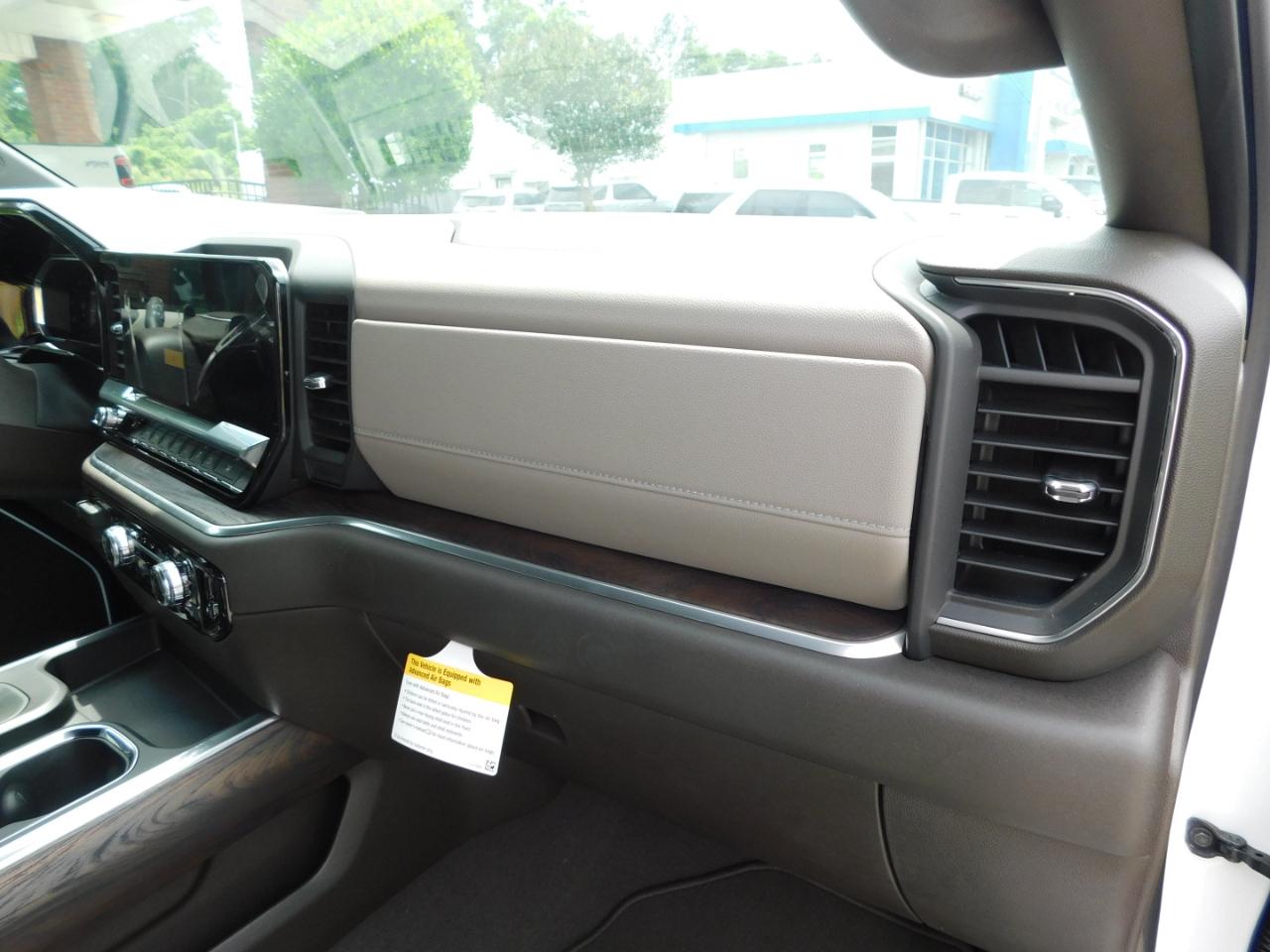 GMC Sierra 1500 4WD Crew Cab 147" SLT 2026