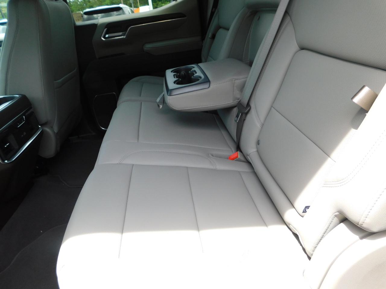 GMC Sierra 1500 4WD Crew Cab 147" SLT 2026