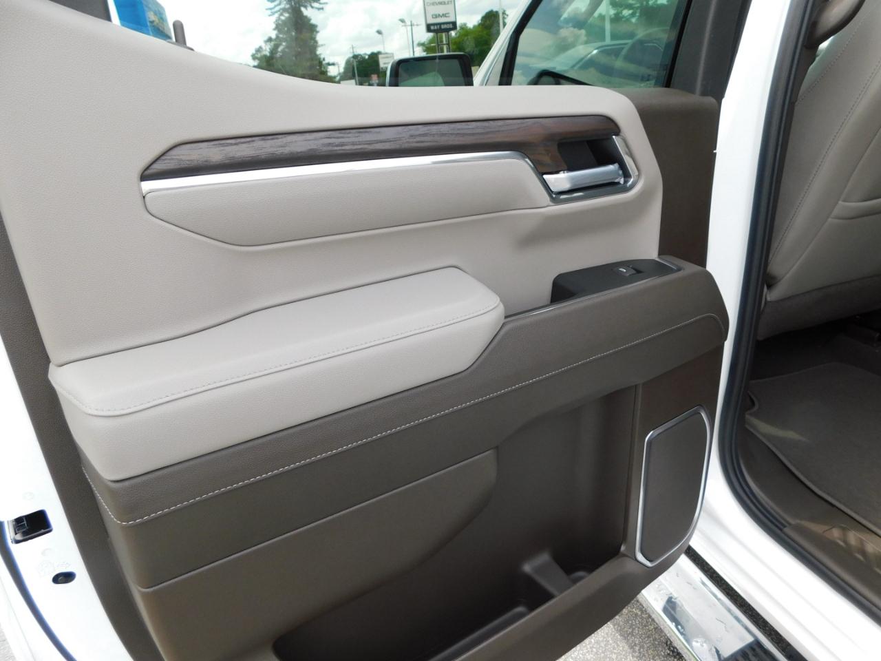 GMC Sierra 1500 4WD Crew Cab 147" SLT 2026