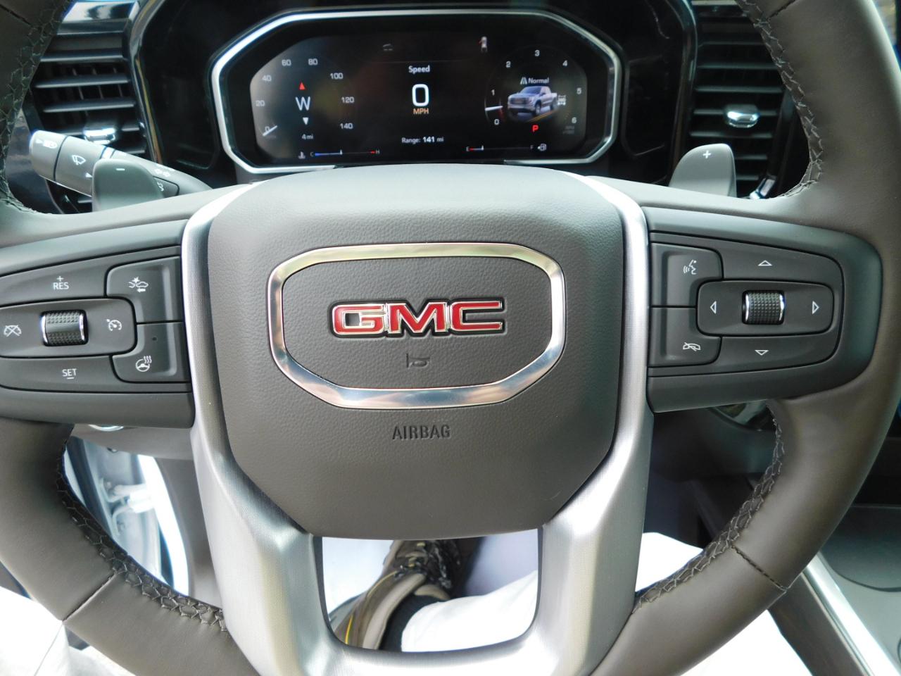 GMC Sierra 1500 4WD Crew Cab 147" SLT 2026