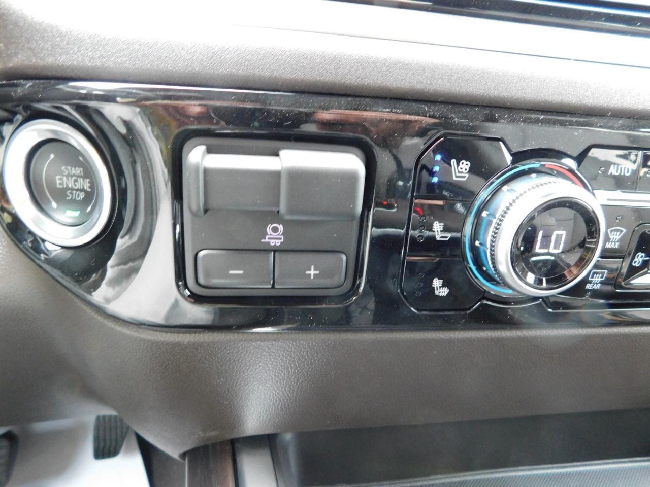 GMC Sierra 1500 4WD Crew Cab 147" SLT 2026
