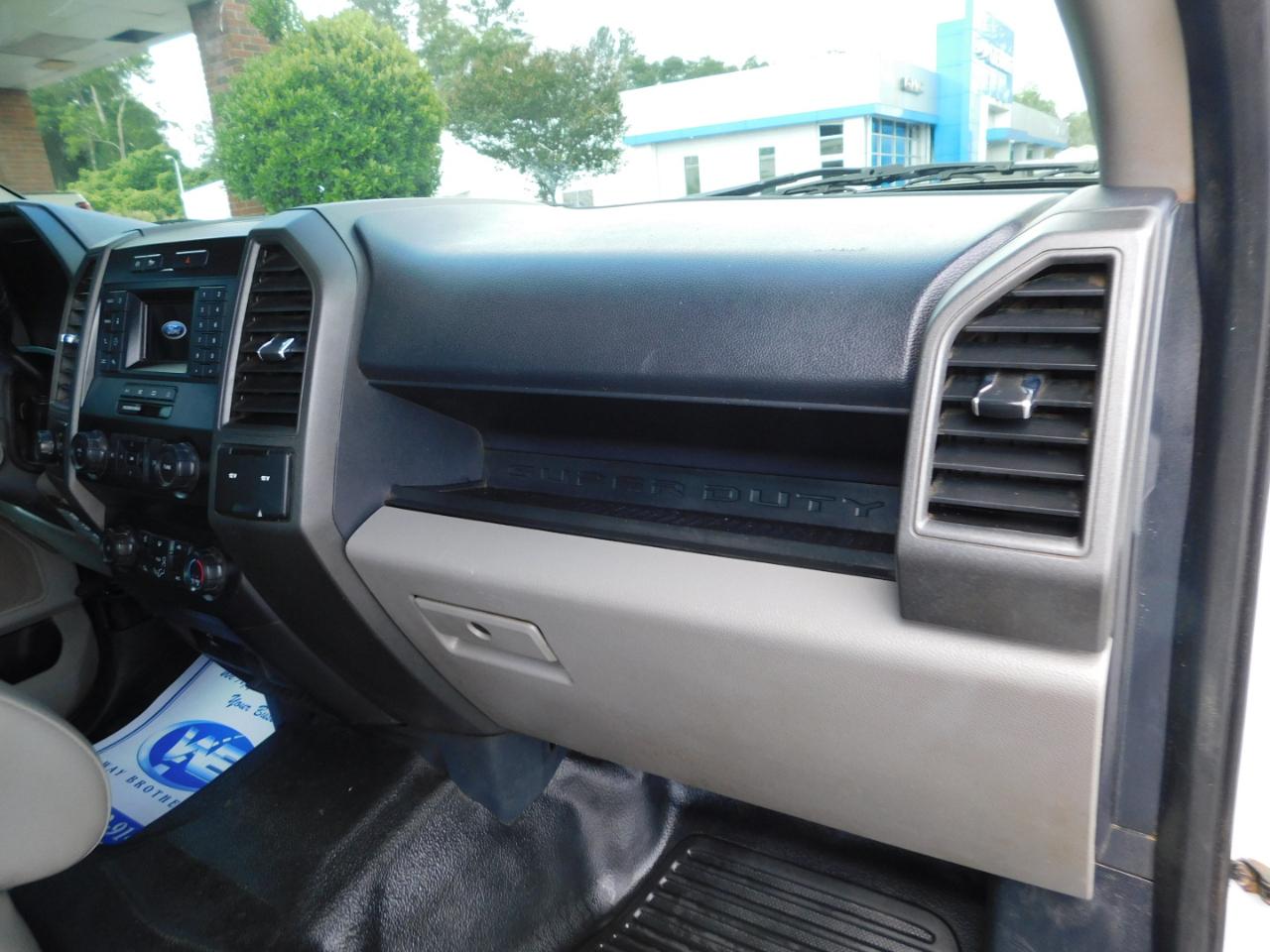 Ford Super Duty F-250 SRW XL 4WD Crew Cab 6.75' Box 2022