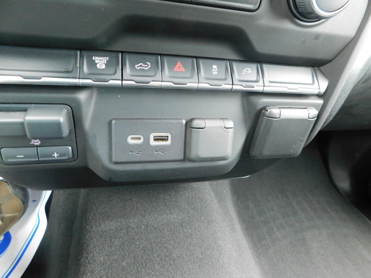 Chevrolet Silverado 2500HD 4WD Crew Cab 159" Custom 2023