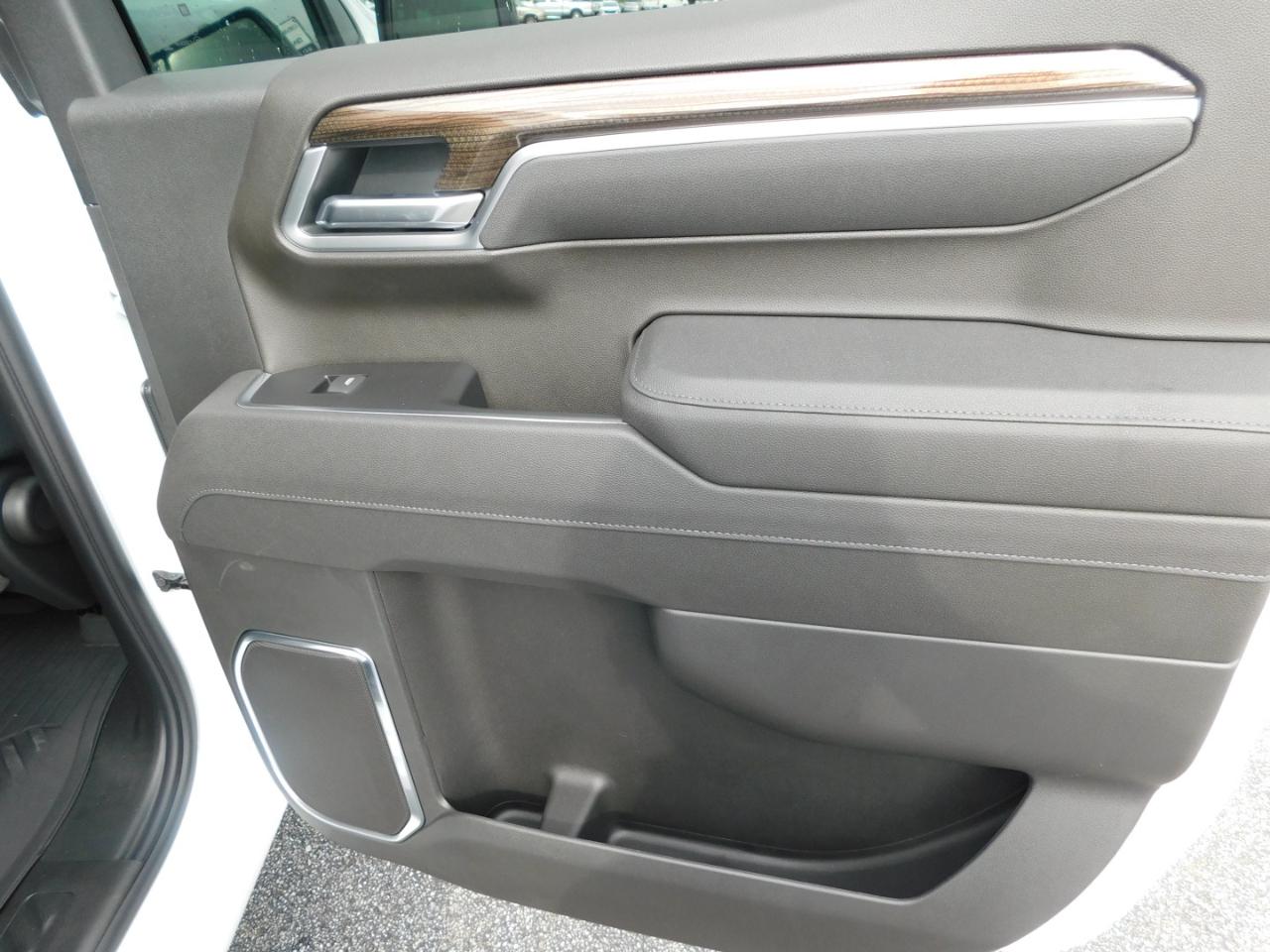 Chevrolet Silverado 1500 4WD Crew Cab 147" RST 2026