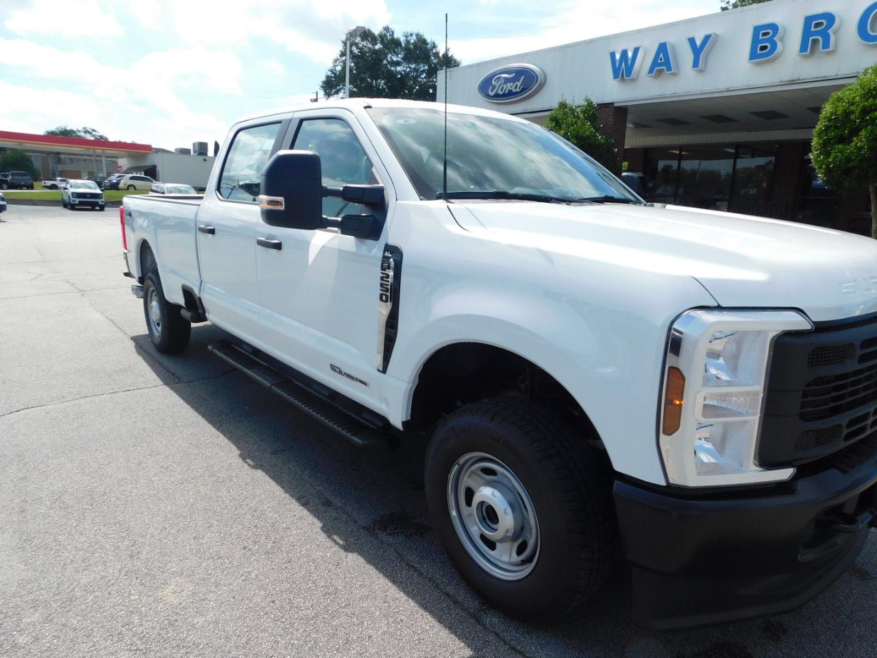 Ford Super Duty F-250 SRW XL 4WD Crew Cab 8' Box 2026