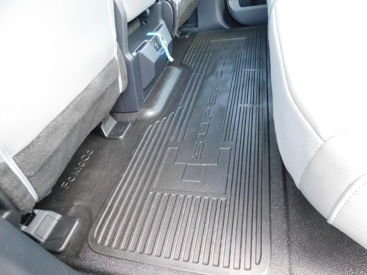 Ford Super Duty F-250 SRW XL 4WD Crew Cab 8' Box 2026