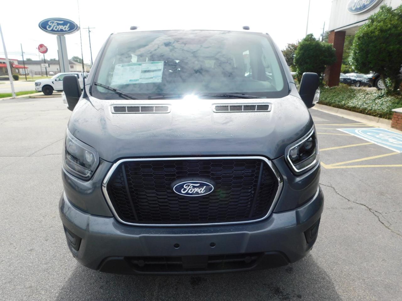 Ford Transit Passenger Wagon  2026