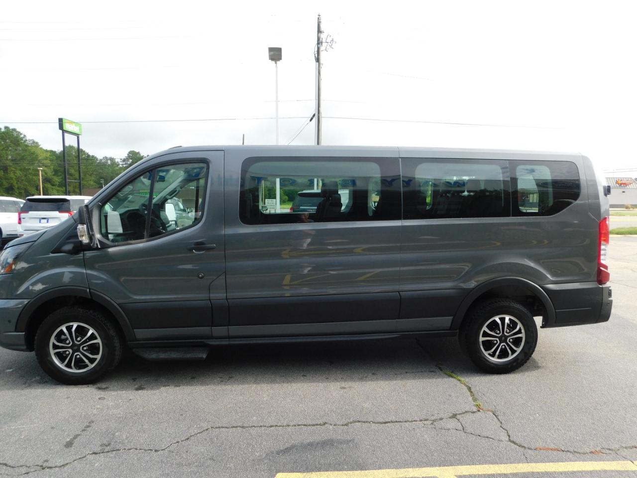 Ford Transit Passenger Wagon  2026