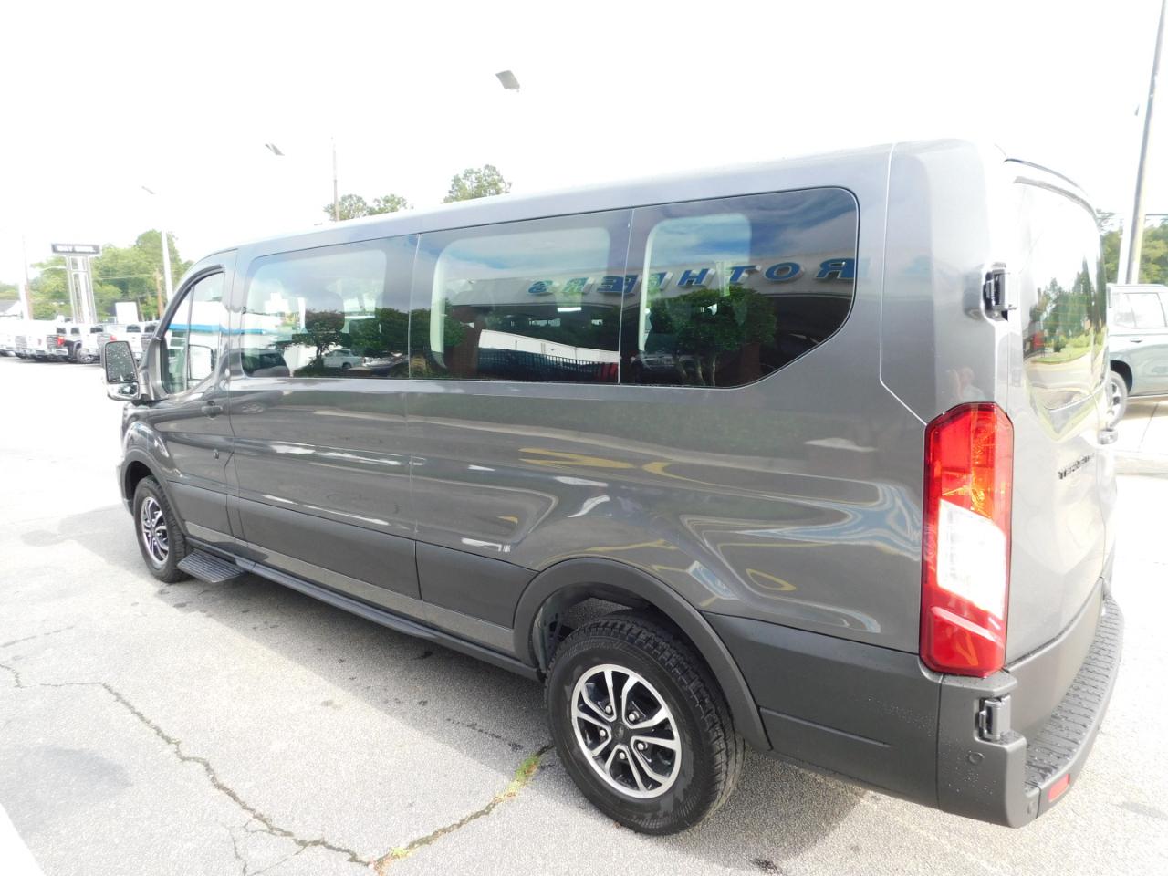 Ford Transit Passenger Wagon  2026